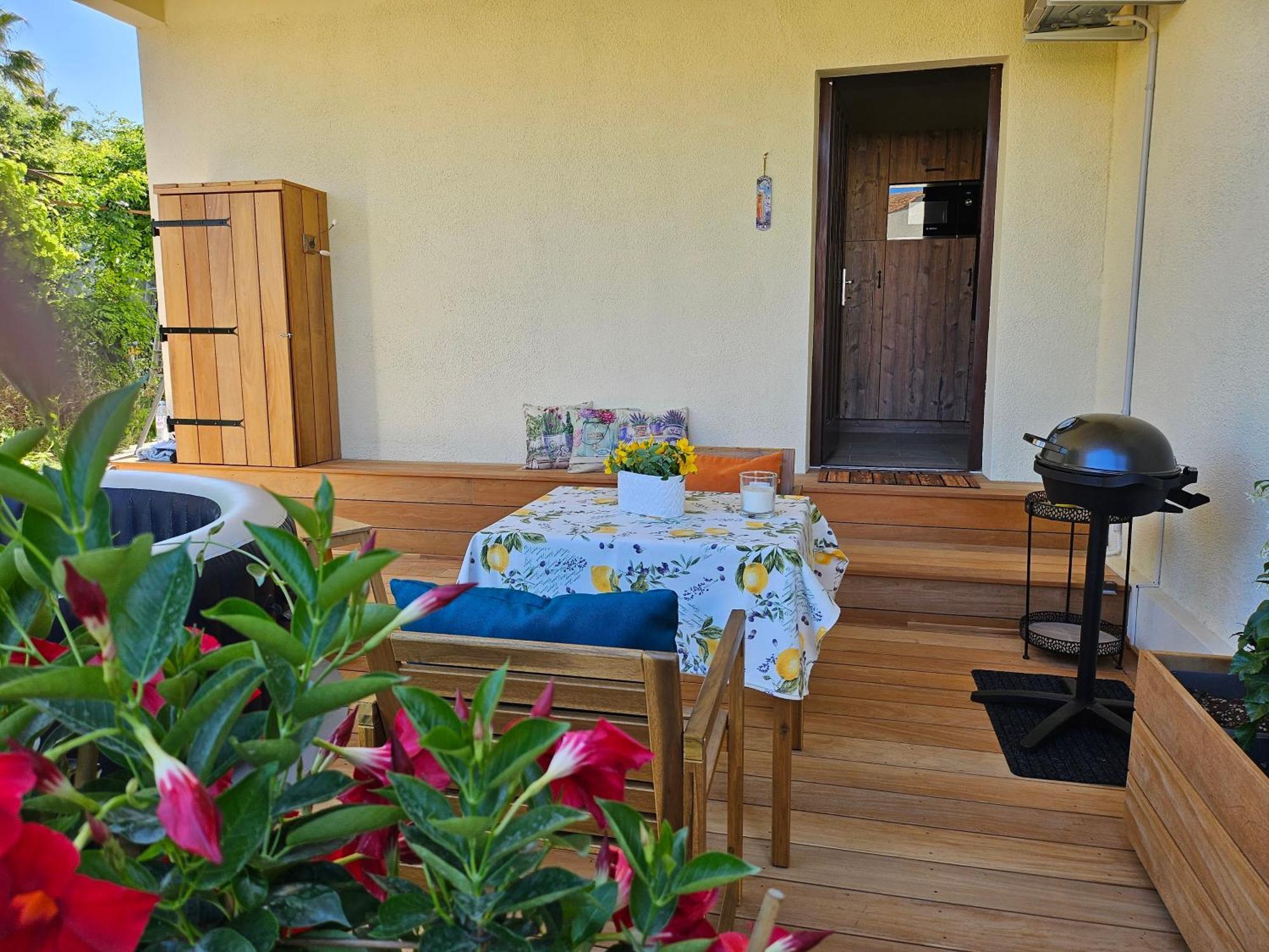 Charmant Studio Pres De La Plage Avec Jacuzzi Et Terrasse Privative 빌뇌브루베 외부 사진